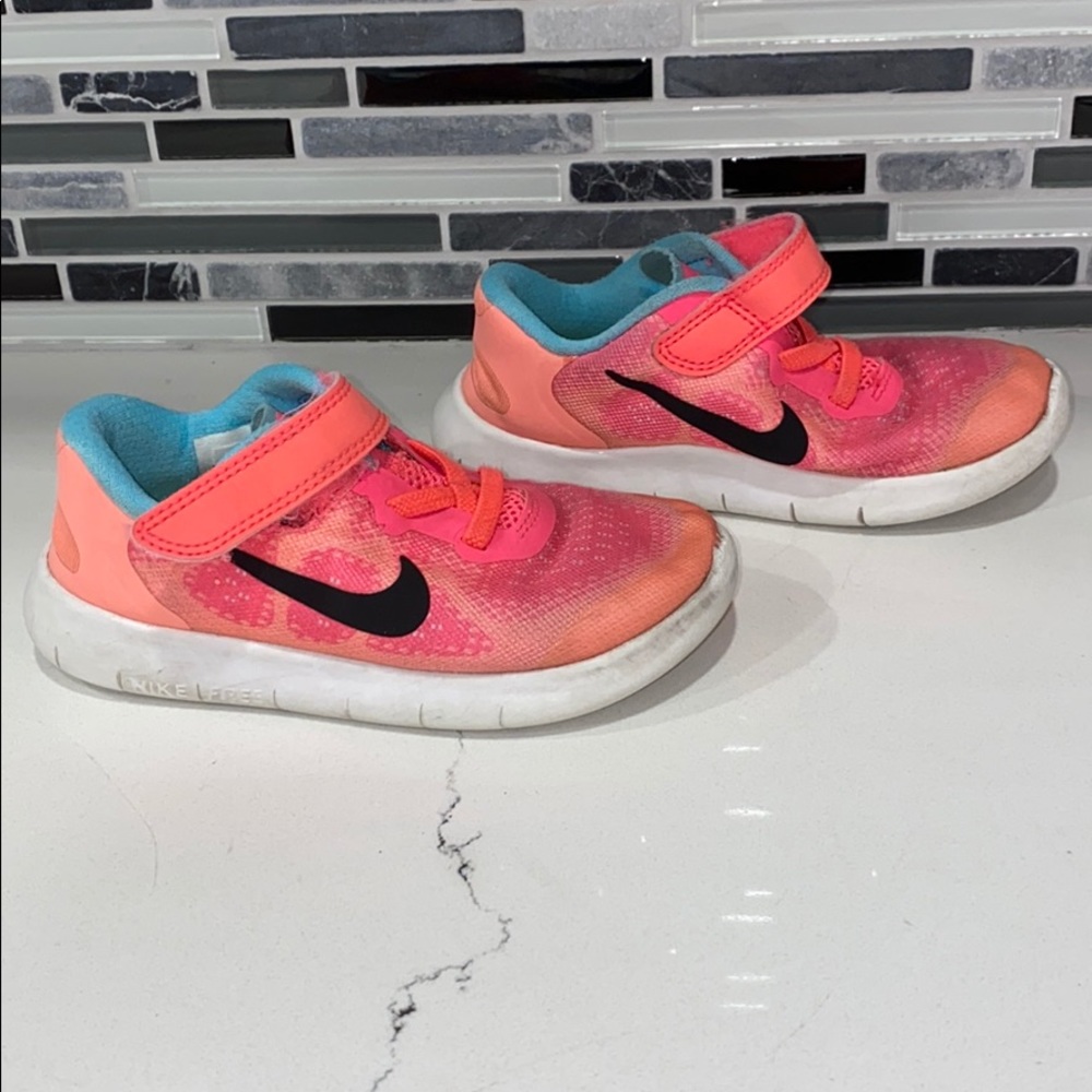 Coral Nike 10C sneaker